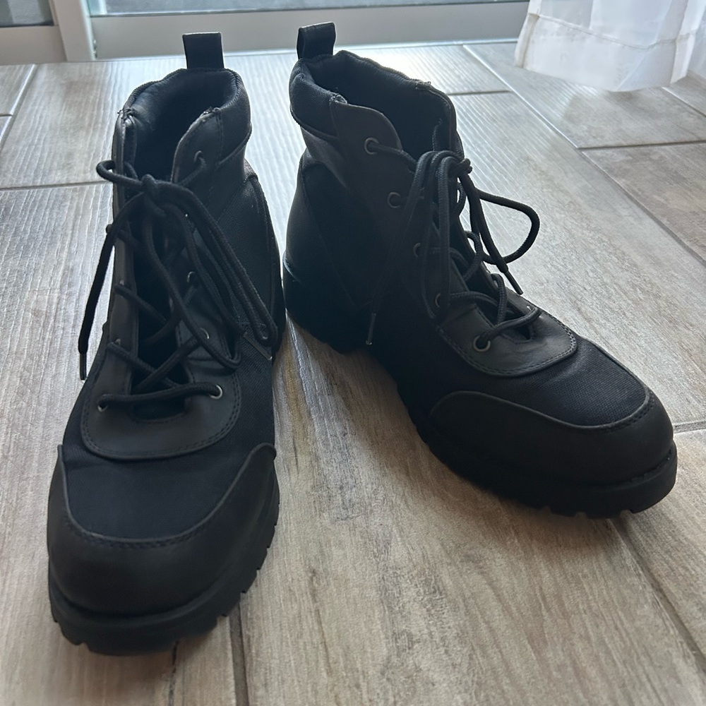 Cliffs by WHITE MOUNTAIN Black Combat Boots with Chunky Design